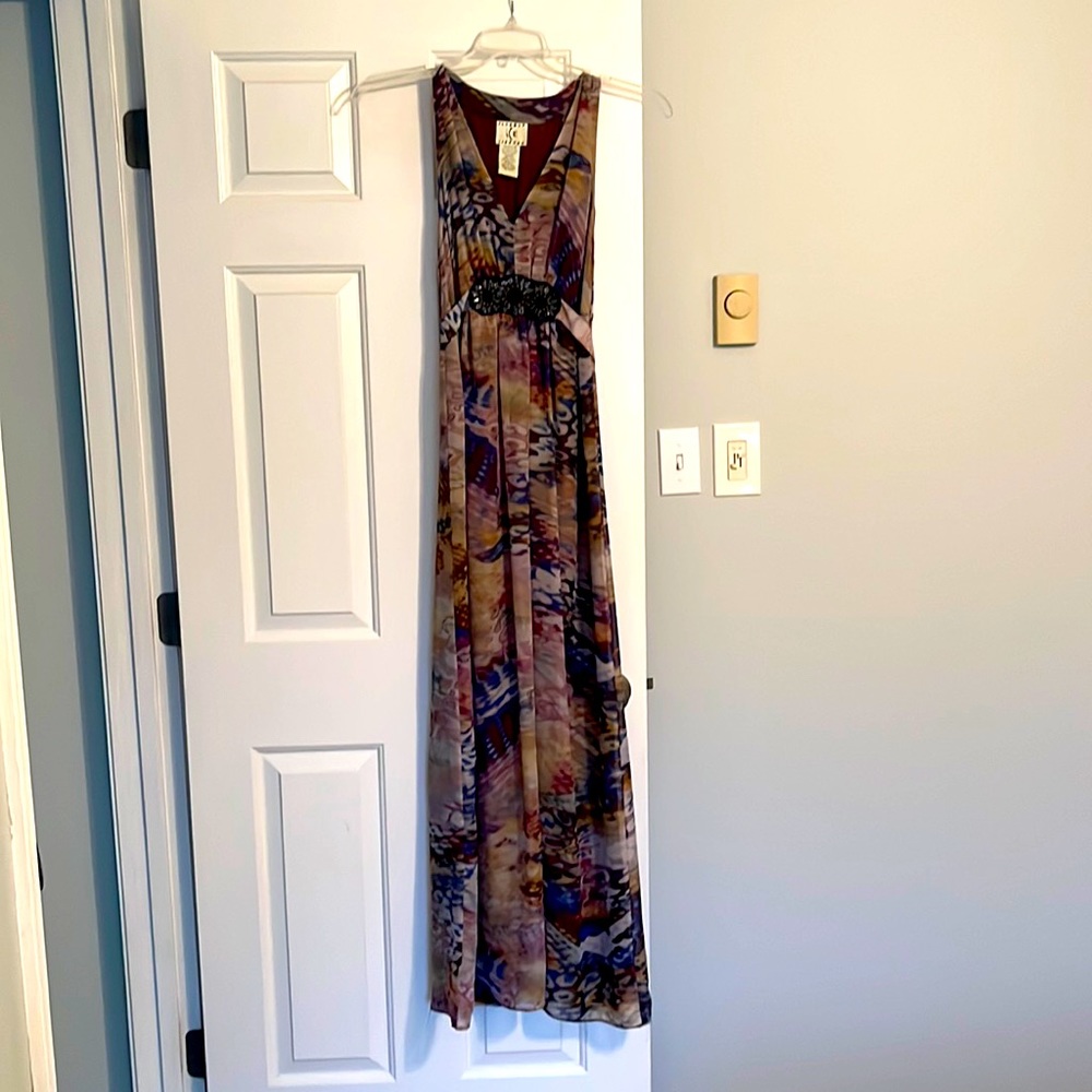 Floor length dress. Worn once on a cruise.